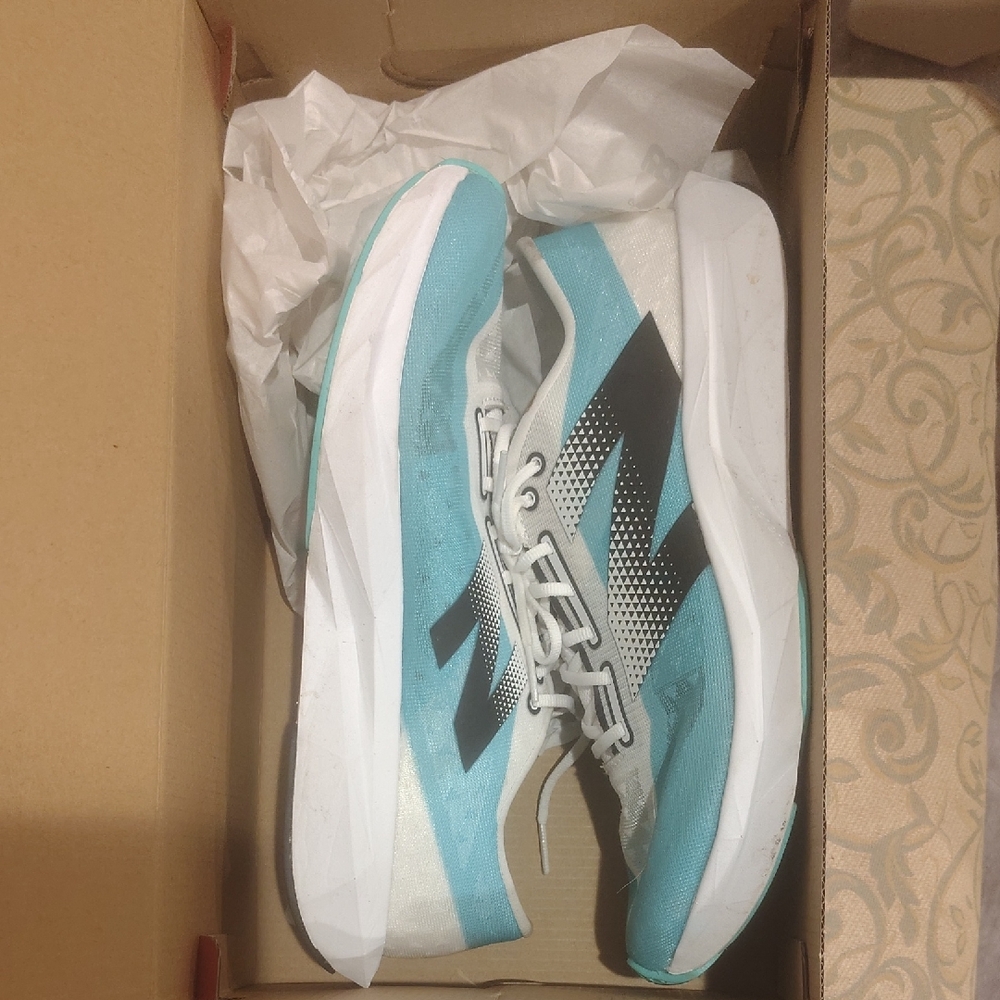 New Balance White and Teal Sneakers